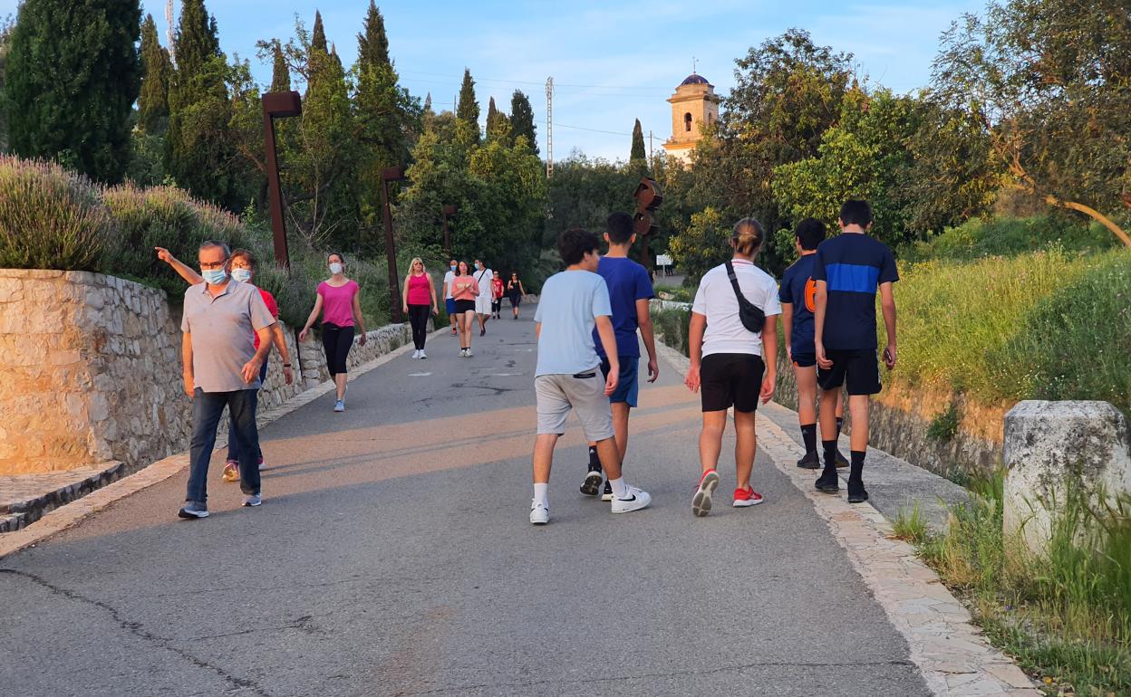 Subida al castillo de Xàtiva el domingo por la tarde.