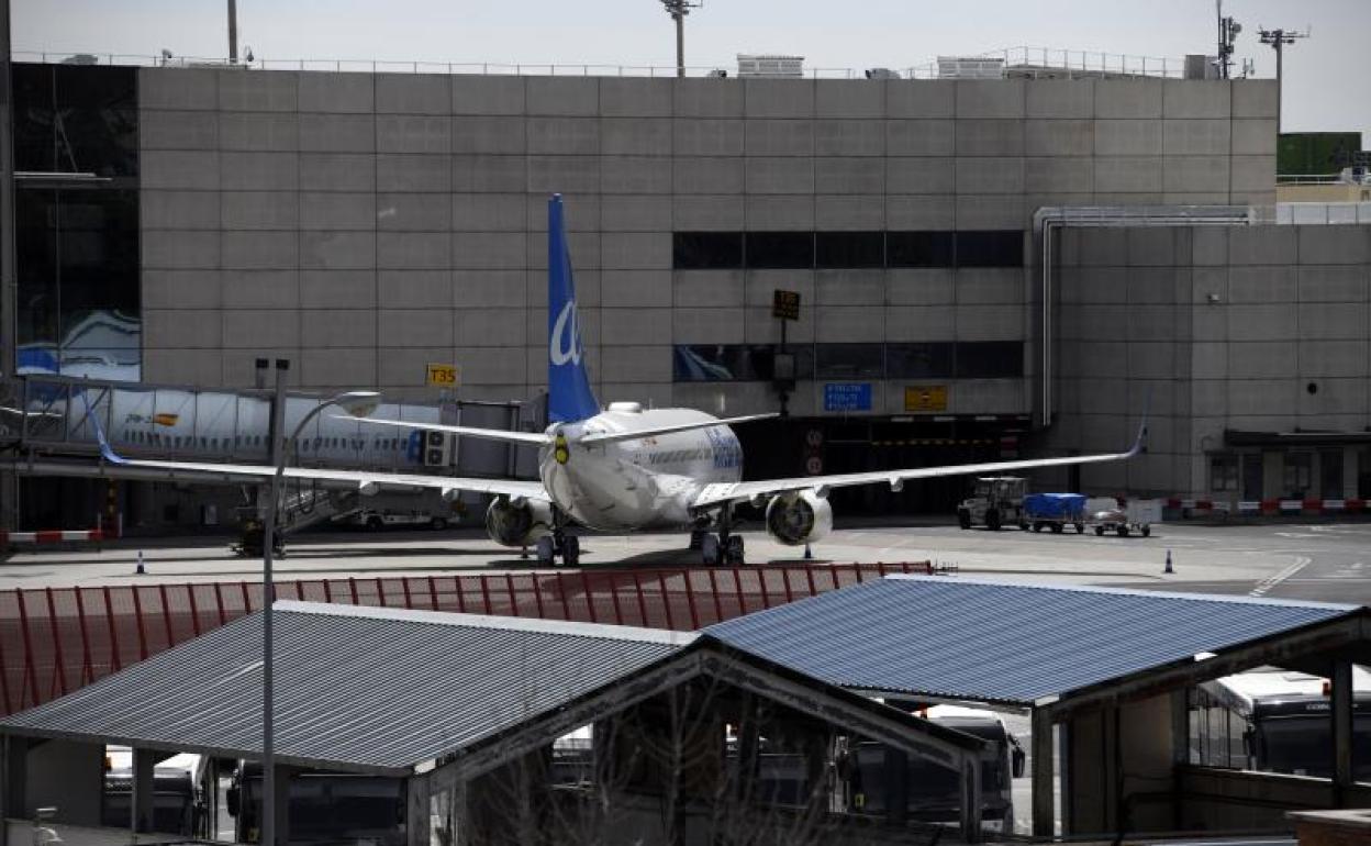 Aviones en el aeropuerto de Madrid. 