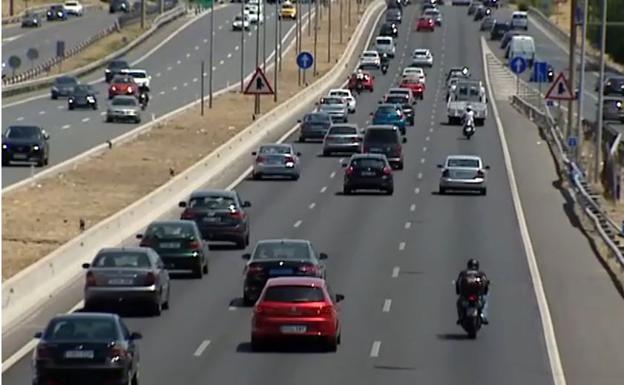 Tráfico denso en la entrada a Valencia antes del confinamiento. 