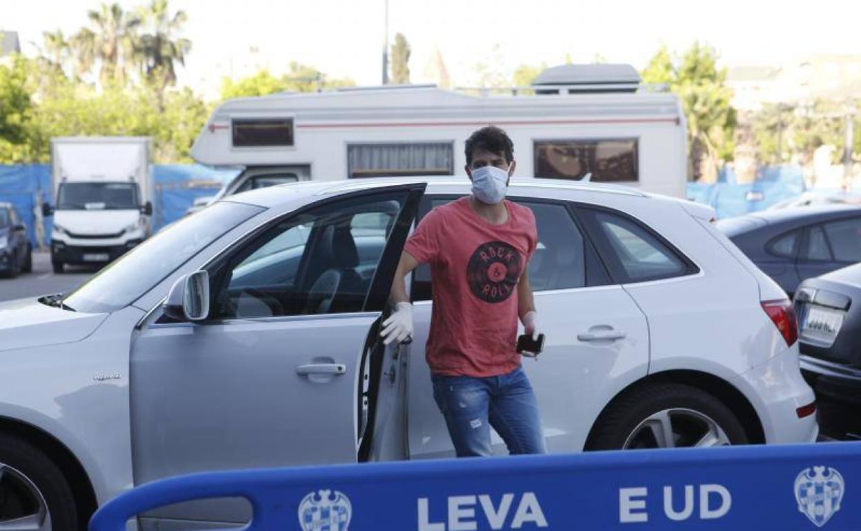 Los futbolistas van llegando al estadio durante el día de forma escalonada y a la hora que se les ha asignado. 