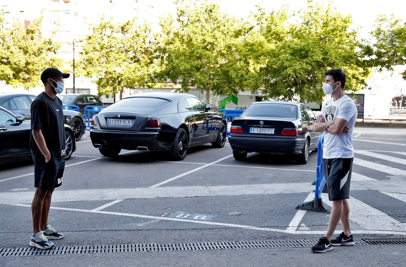 La plantilla del Levante acude al Ciudad de Valencia para pasar los test de Covid-19.