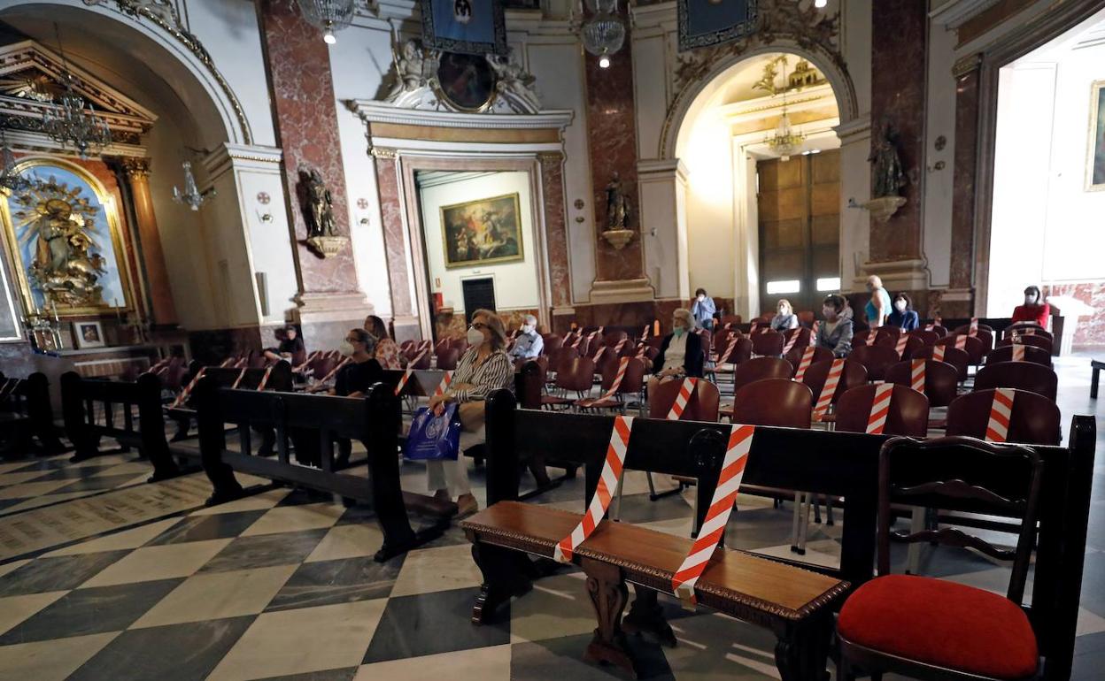 Aforo limitado en la Basílica de la Virgen de los Desamparados. 