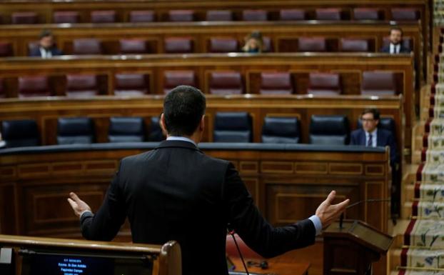 Pedro Sánchez interviene en una sesión de control al Gobierno en el Congreso de los Diputados. 