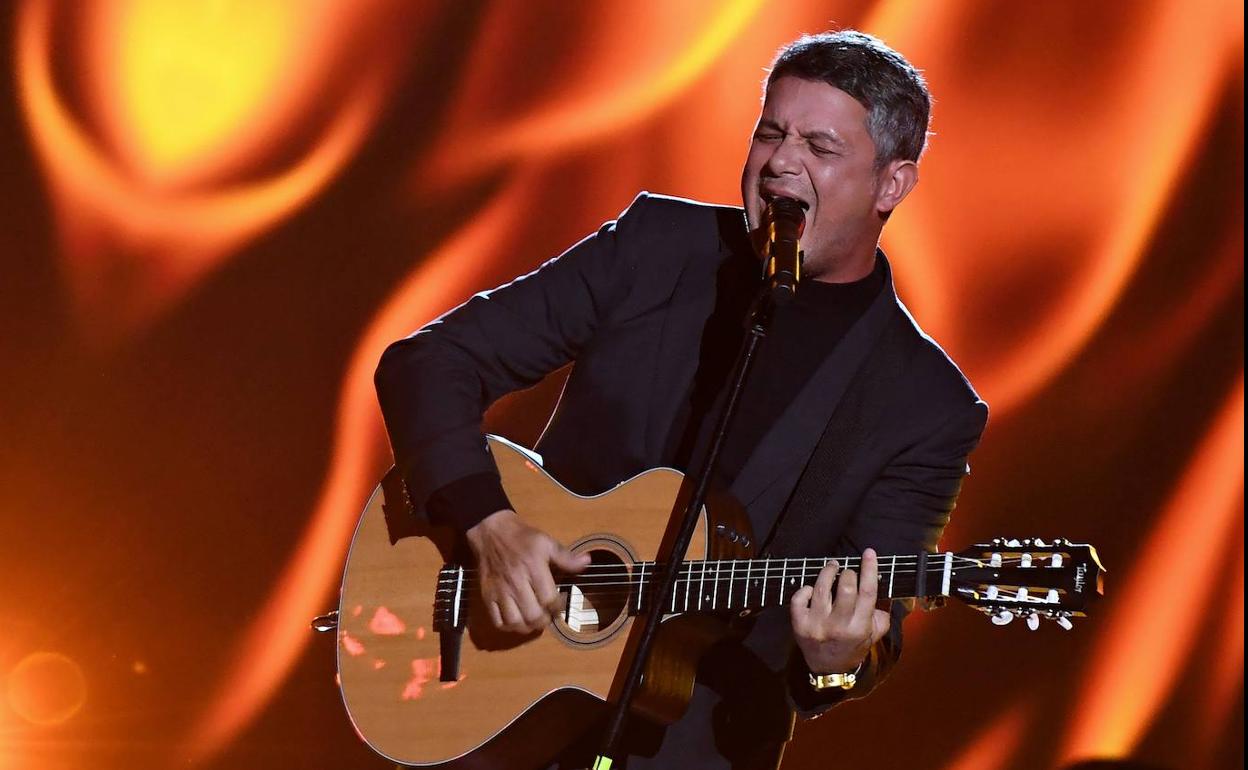 Alejandro Sanz, durante su actuación en los Grammy Latinos 2019.