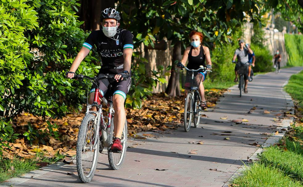 Ciclistas en Valencia. 