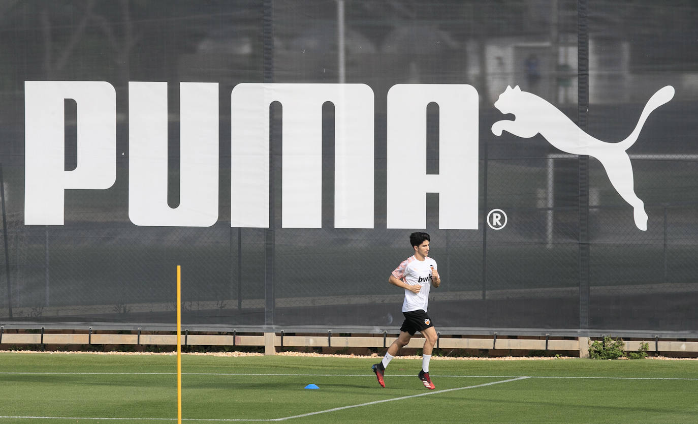 El Valencia CF vuelve a entrenar tras el confinamiento