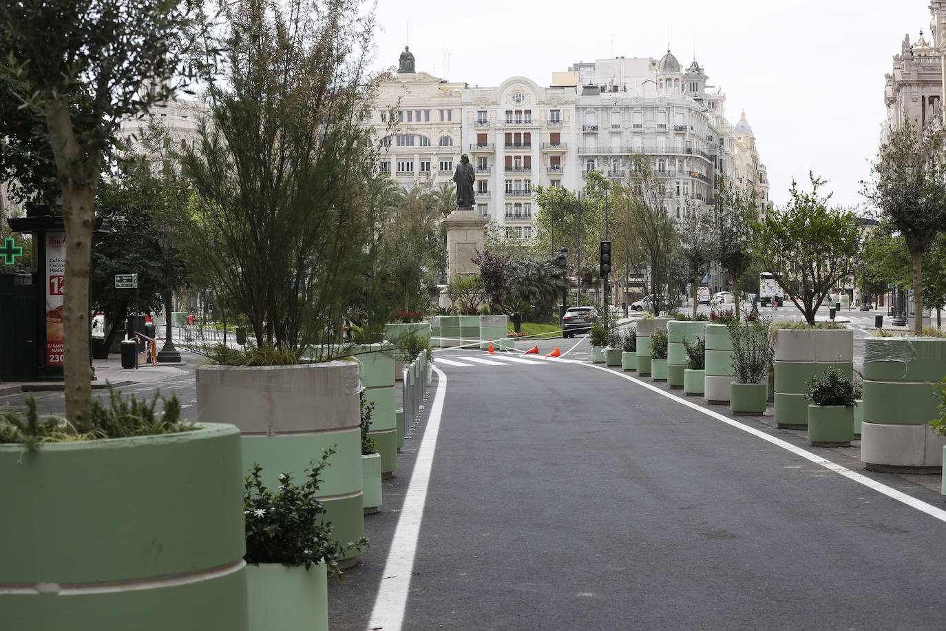 Fotos: Avanza la peatonalización de la plaza del Ayuntamiento de Valencia