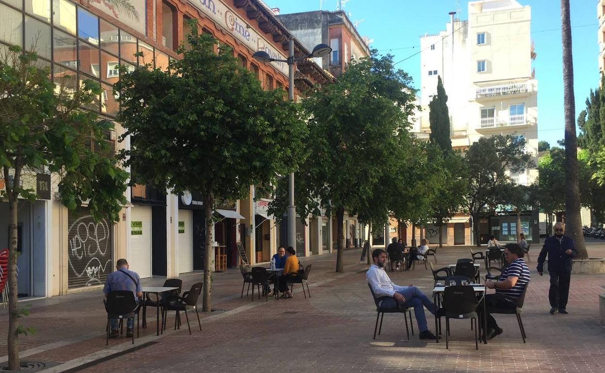 Bares de Gandia sirven los primeros cafés y almuerzos de la fase 1