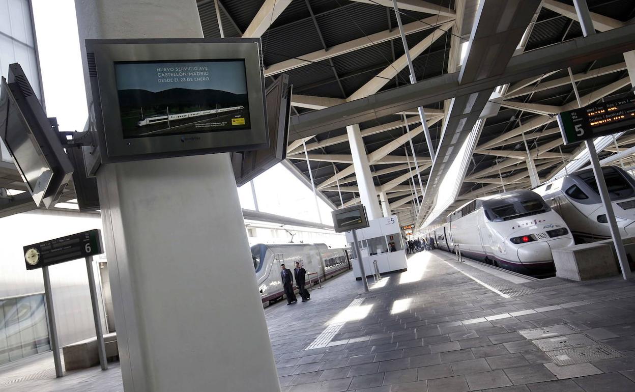 Un tren de alta velocidad en la estación Joaquín Sorolla.