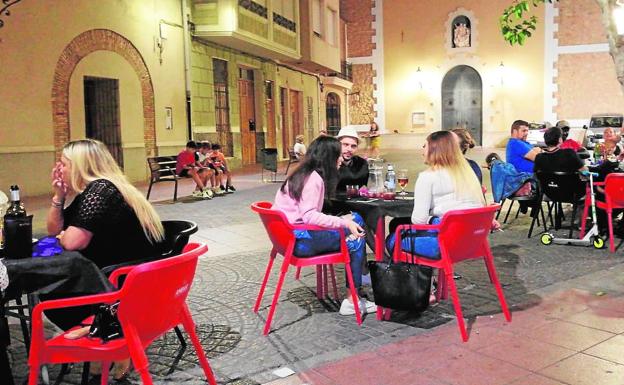 La terraza de un bar antes del confinamiento.