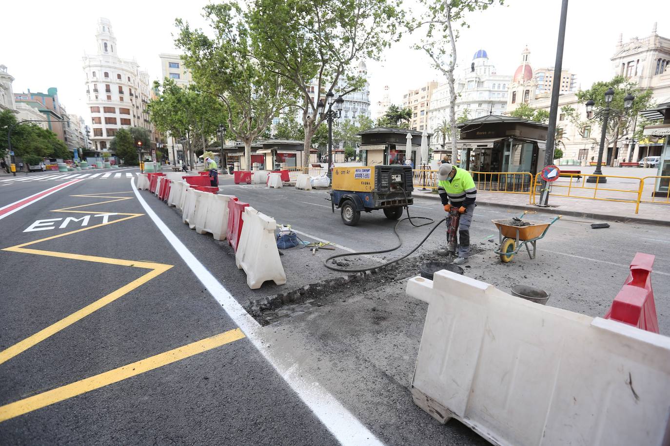 Fotos: Avanza la peatonalización de la plaza del Ayuntamiento de Valencia