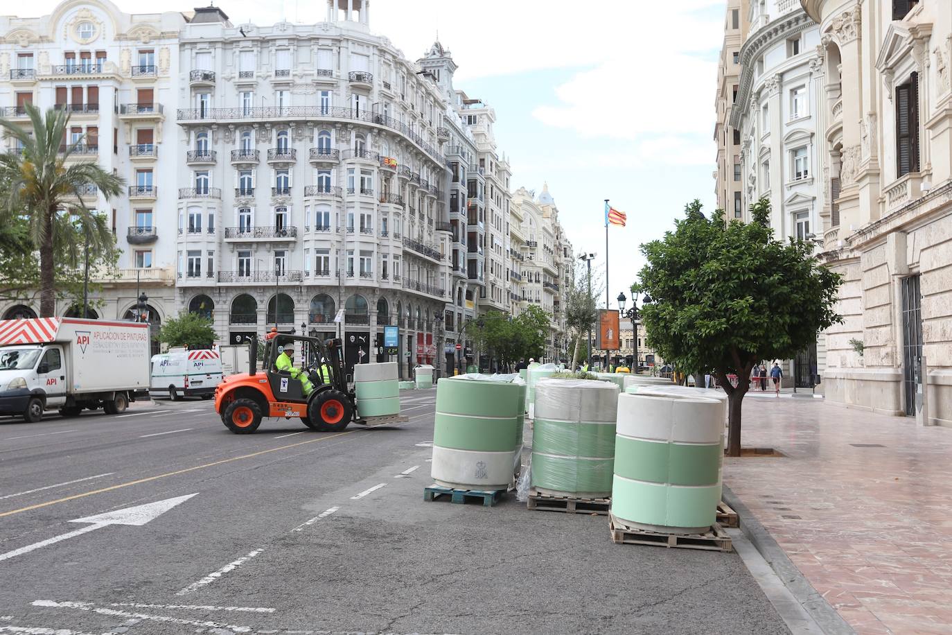 Fotos: Avanza la peatonalización de la plaza del Ayuntamiento de Valencia