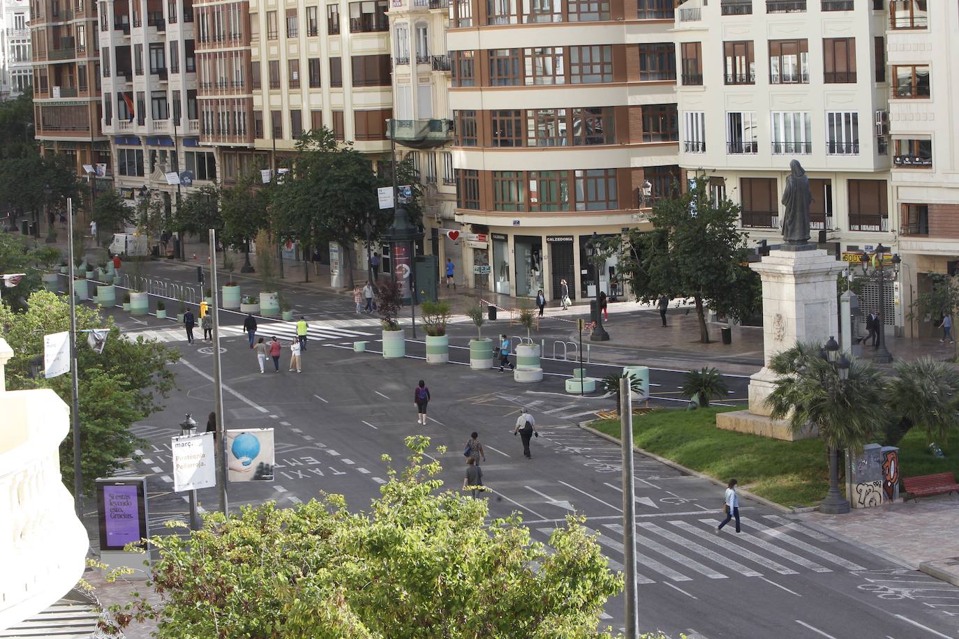 Fotos: Avanza la peatonalización de la plaza del Ayuntamiento de Valencia