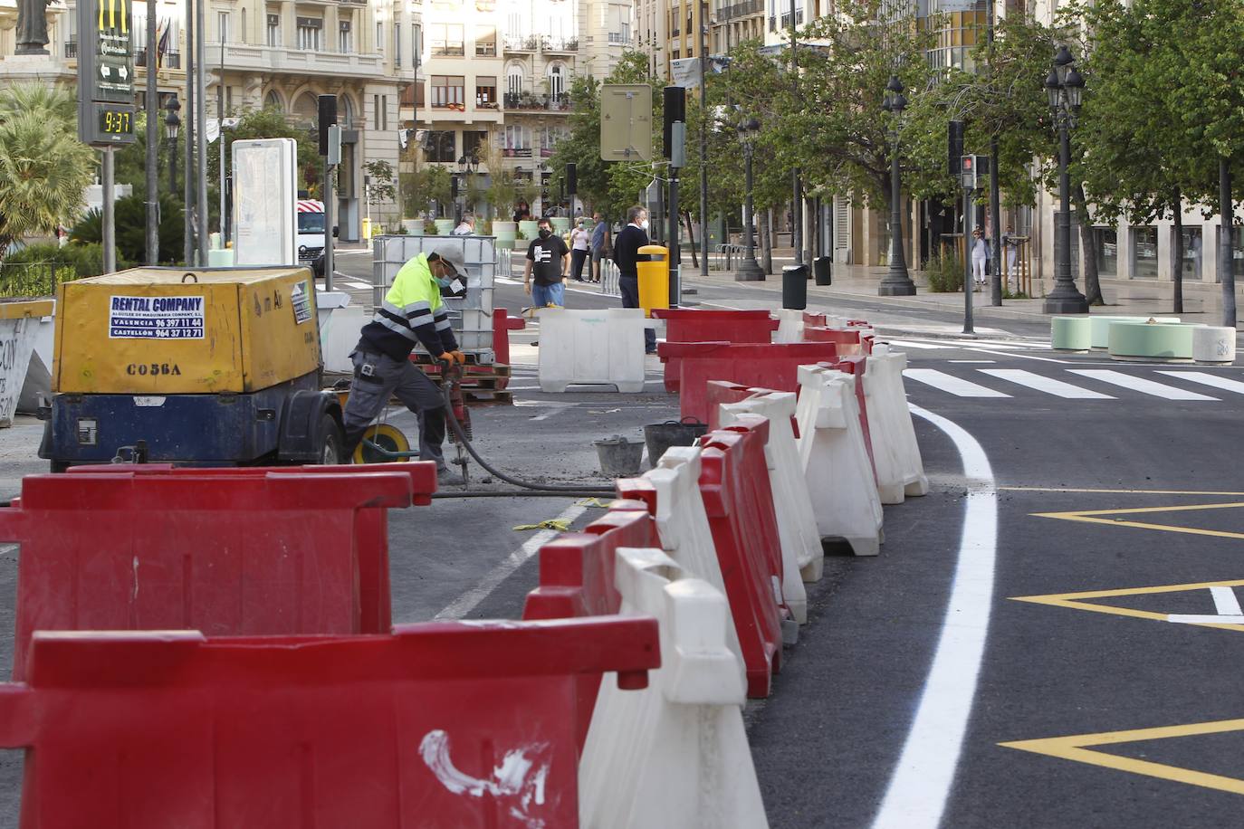 Fotos: Avanza la peatonalización de la plaza del Ayuntamiento de Valencia