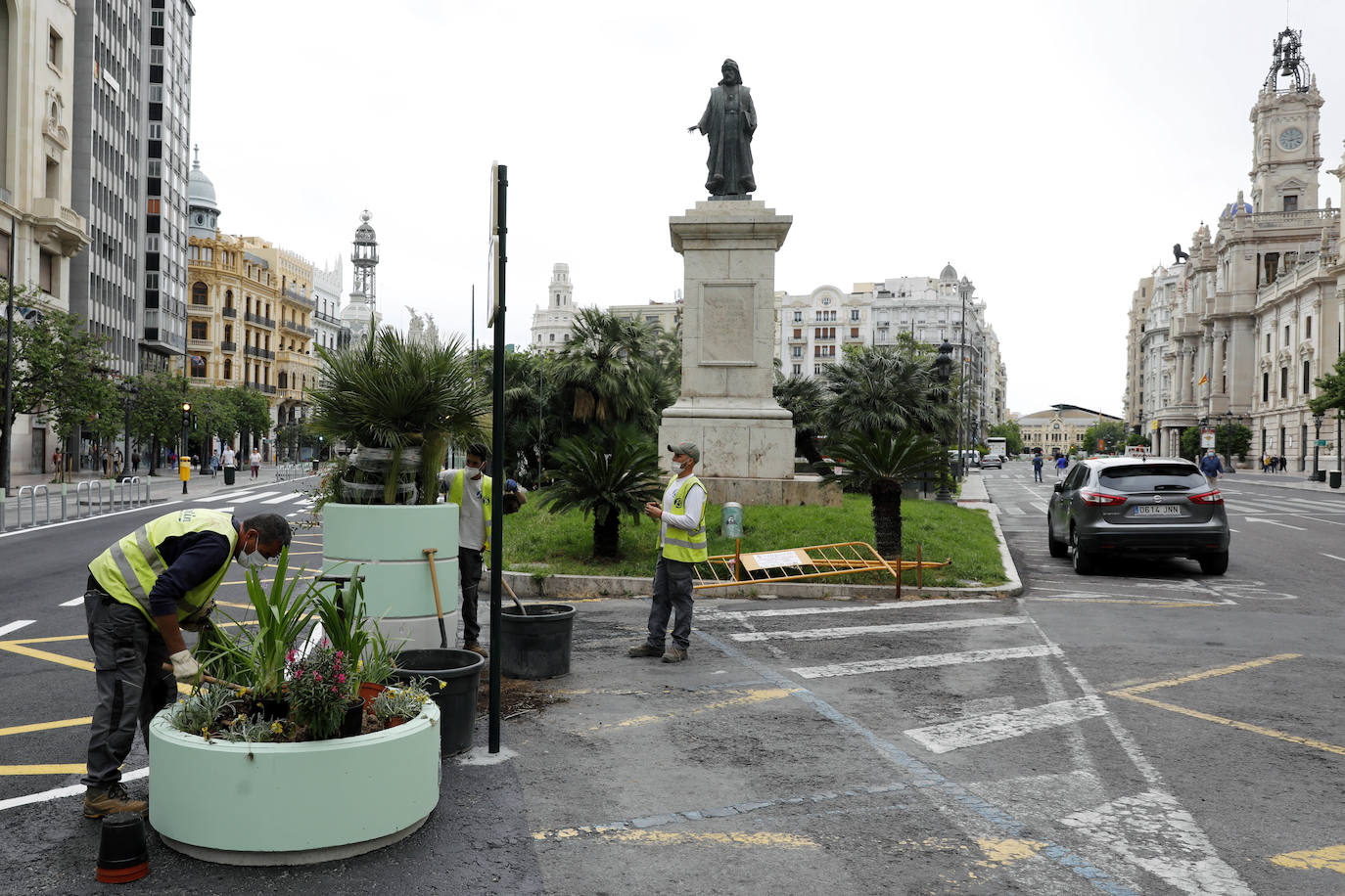 Fotos: Avanza la peatonalización de la plaza del Ayuntamiento de Valencia