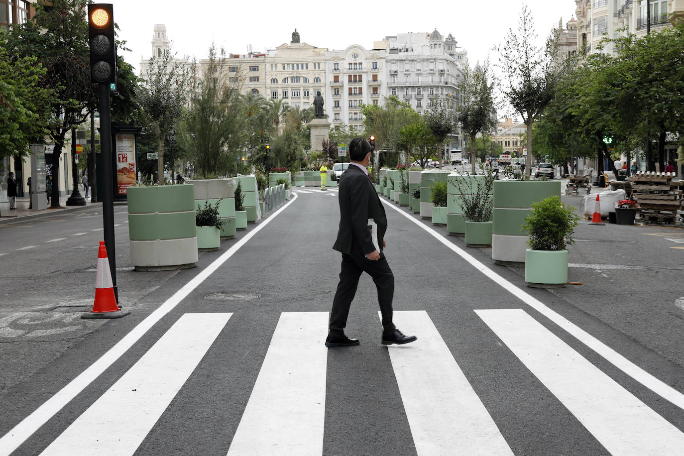 Fotos: Avanza la peatonalización de la plaza del Ayuntamiento de Valencia