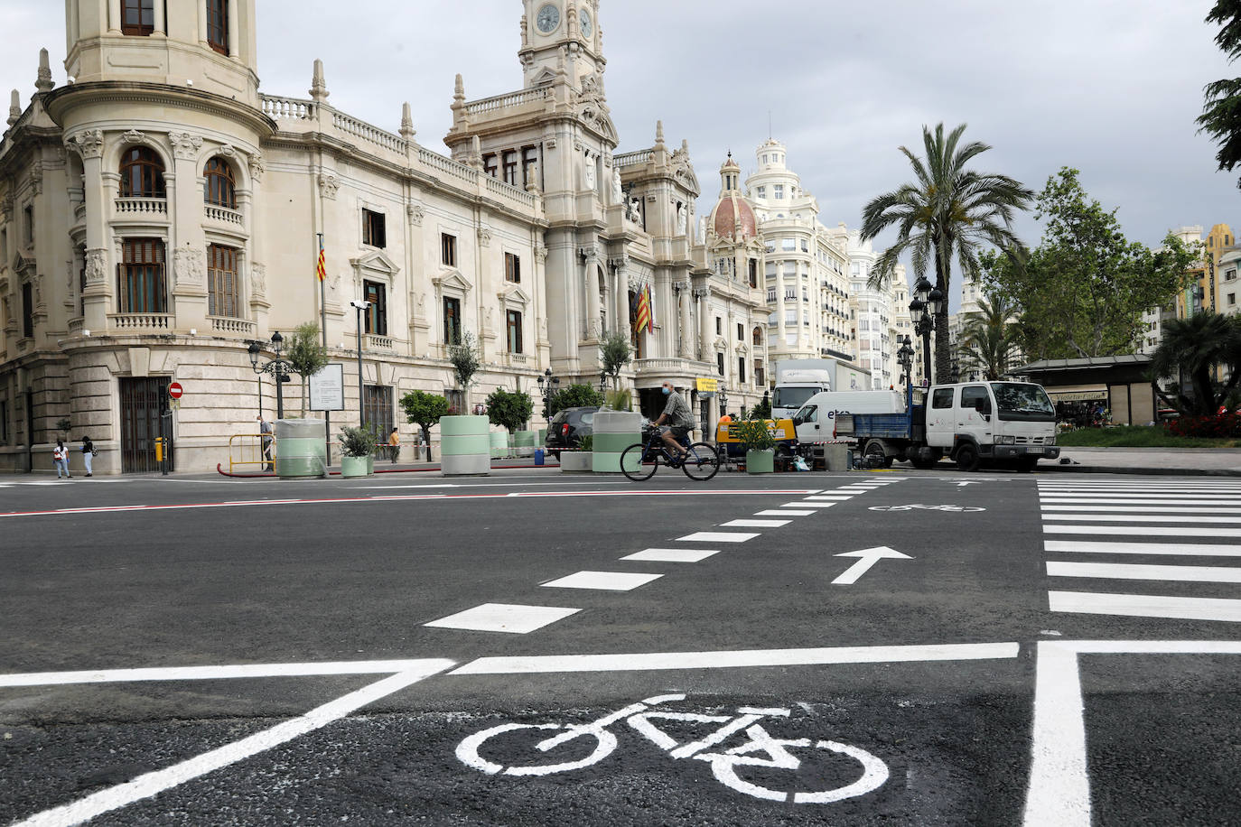 Fotos: Avanza la peatonalización de la plaza del Ayuntamiento de Valencia