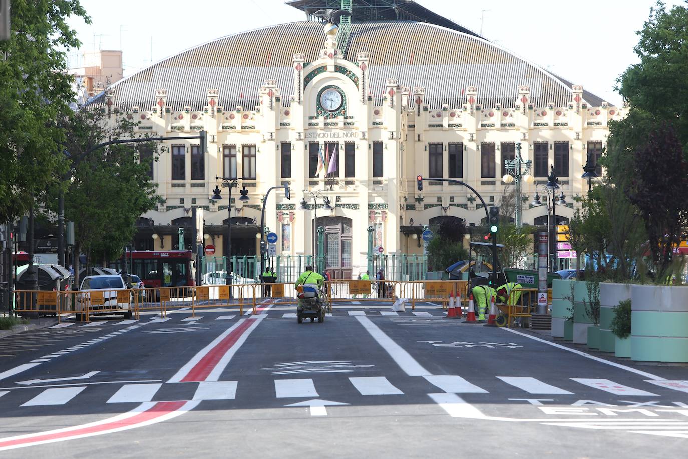 Fotos: Avanza la peatonalización de la plaza del Ayuntamiento de Valencia