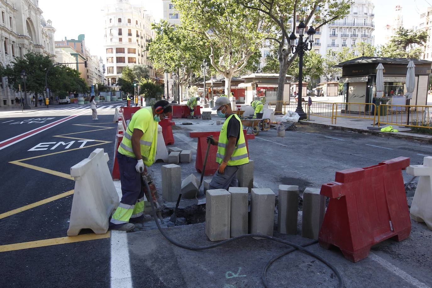 Fotos: Avanza la peatonalización de la plaza del Ayuntamiento de Valencia