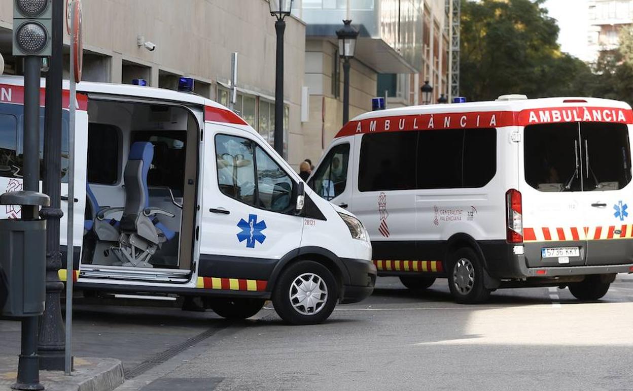 Ambulancias en el Hospital Clínico de Valencia. 