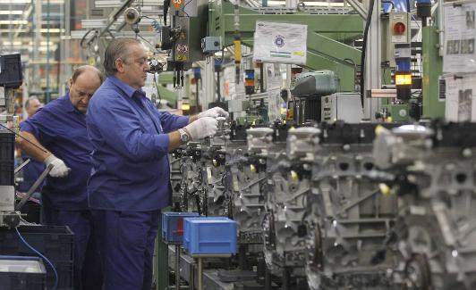 Trabajadores de la planta de motores de Ford. 