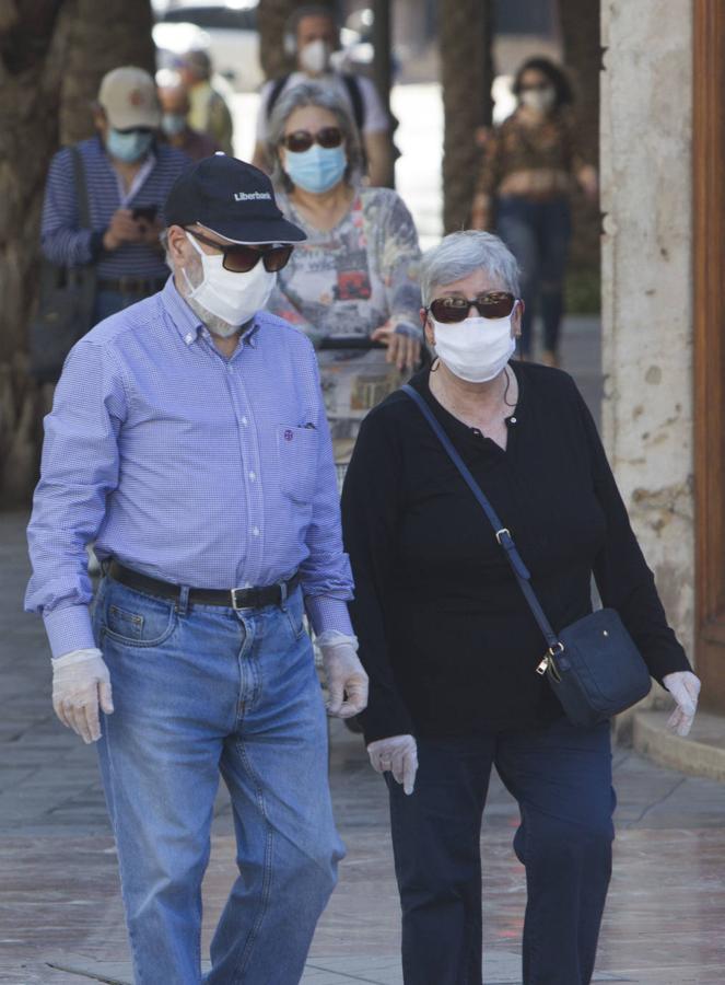 Sol, playa, cervezas en las terrazas, visitas a los templos y largos paseos a lo largo de una jornada en la que se evidencia que la Comunitat va recuperando el pulso. 