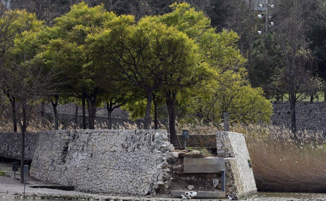 Inician la reparación de los muros del lago de Cabecera