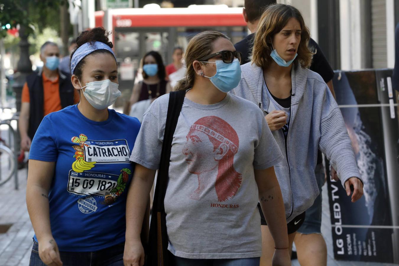 Fotos: Tercer día de la fase 1 en Valencia: las mascarillas toman la calle