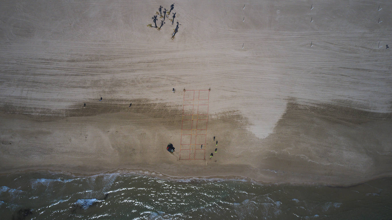 Playas con parcelas, duchas cerradas y controles de acceso, planes del verano en Valencia. En Canet d'En Berenguer los espacios son de 16 metros cuadrados sin contar las zonas de paso, un modelo que podría extenderse en toda la Comunitat. 