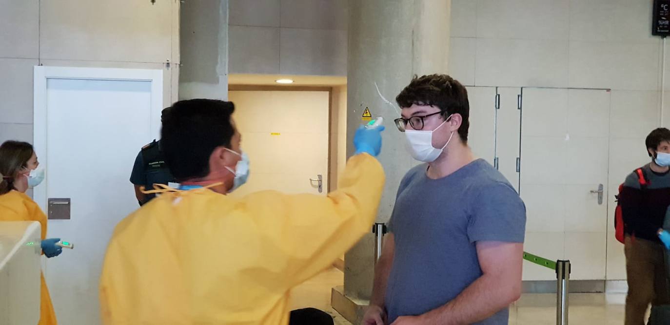 Aterriza en Valencia el primer vuelo internacional tras el confinamiento