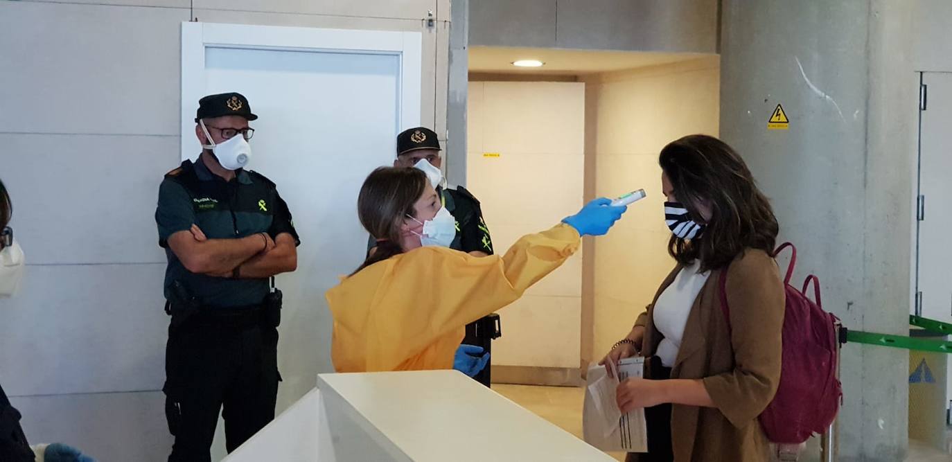 Aterriza en Valencia el primer vuelo internacional tras el confinamiento