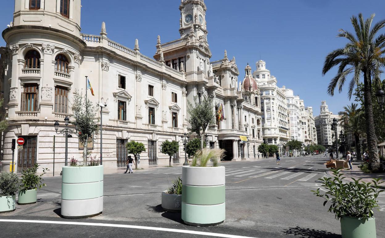 «La solución para los maceteros de la Plaza es llevárselos a otro sitio», dice el arquitecto Lozano