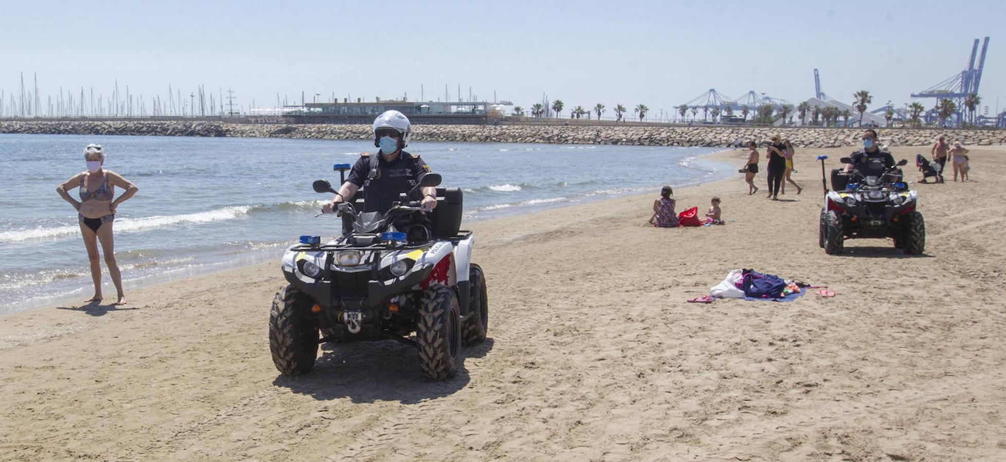 A la espera de concretarse oficialmente las nuevas normas para disfrutar de la costa este verano -ya se ha hecho público el borrador-, las playas de la Comunitat empiezan a recibir cada día más visitantes. 