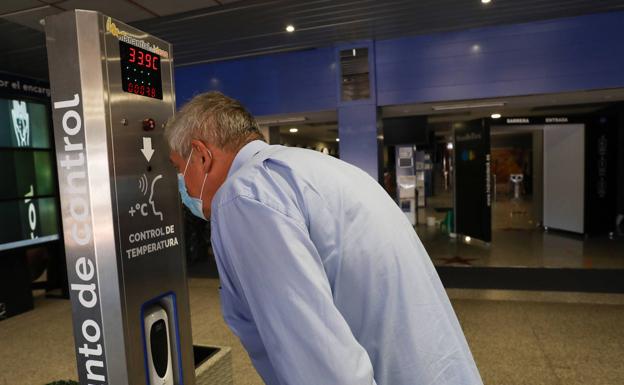 Termómetros en la entrada y baño de ozono