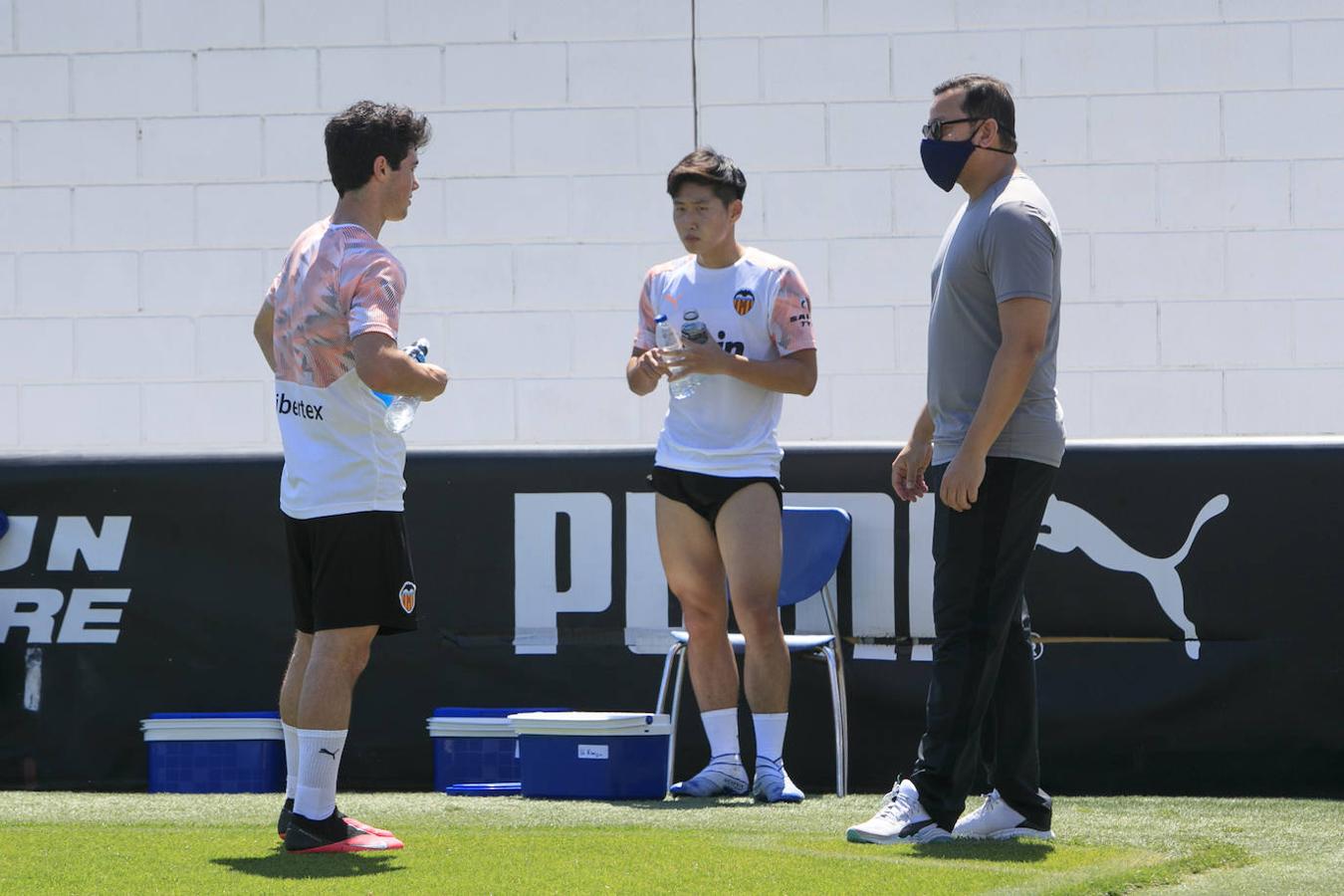 Murthy charla con los futbolistas en Paterna