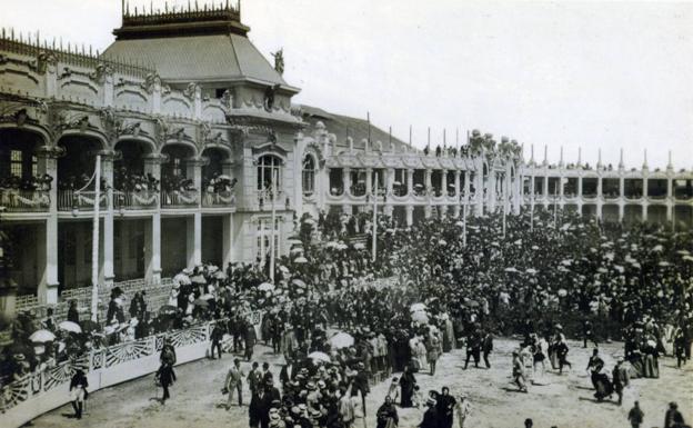 Gran Pista de la Exposición de 1909. Desaparecida actualmente, el edificio se trataría del hotel Westin.