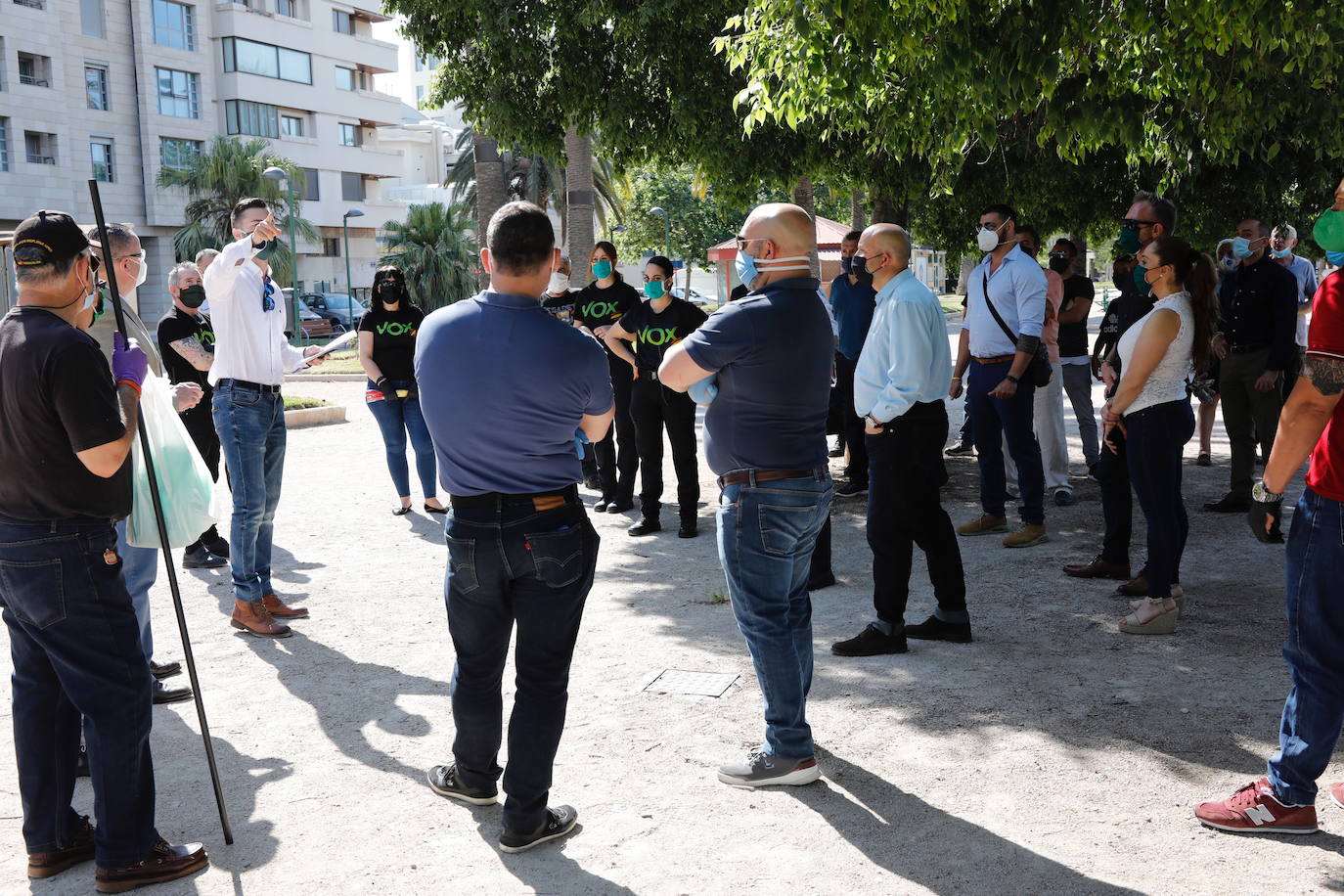 La marcha de vehículos contra la política del Gobierno se inicia en la Alameda y recorrerá la ciudad hasta llegar a San Agustín. 