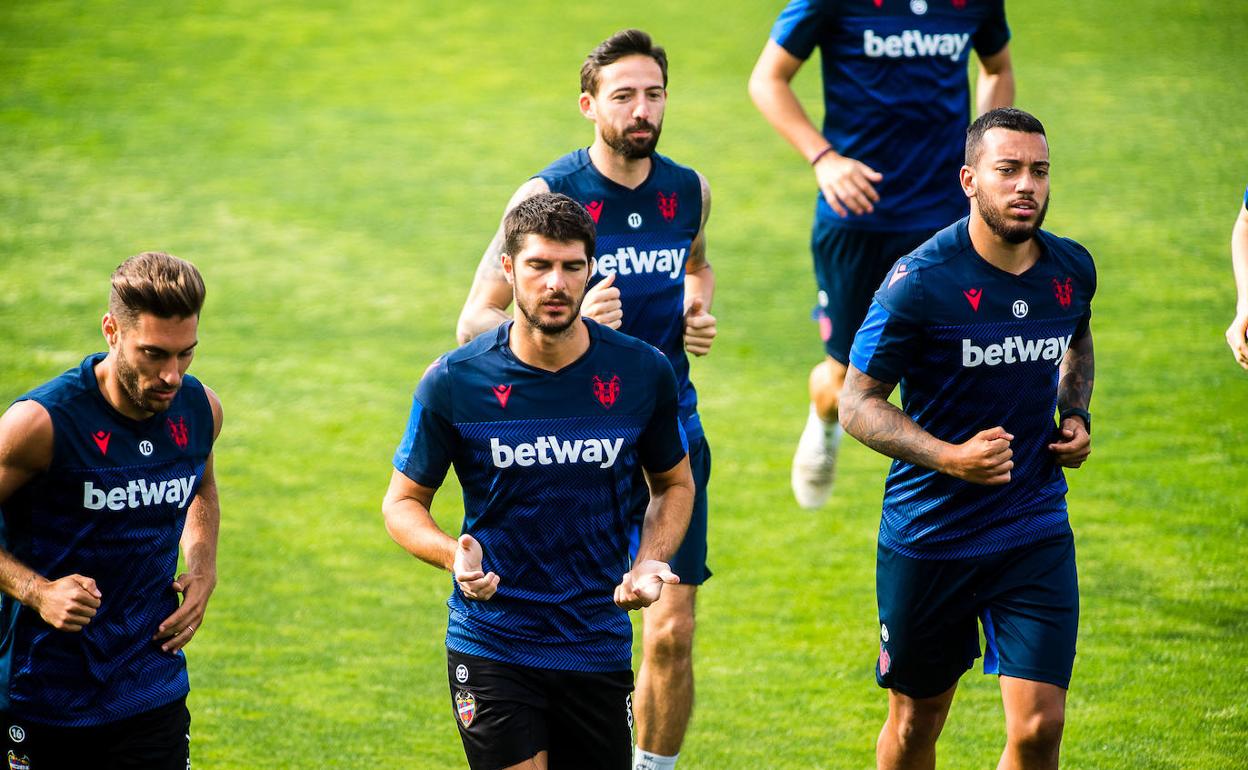 Rochina, Melero, Vezo y Morales, durante el entrenamiento de ayer en Buñol.