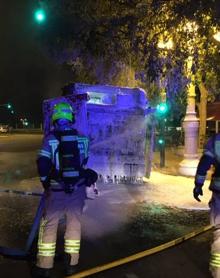 Imagen secundaria 2 - Arde el motor de un autobús de la EMT en plena Alameda