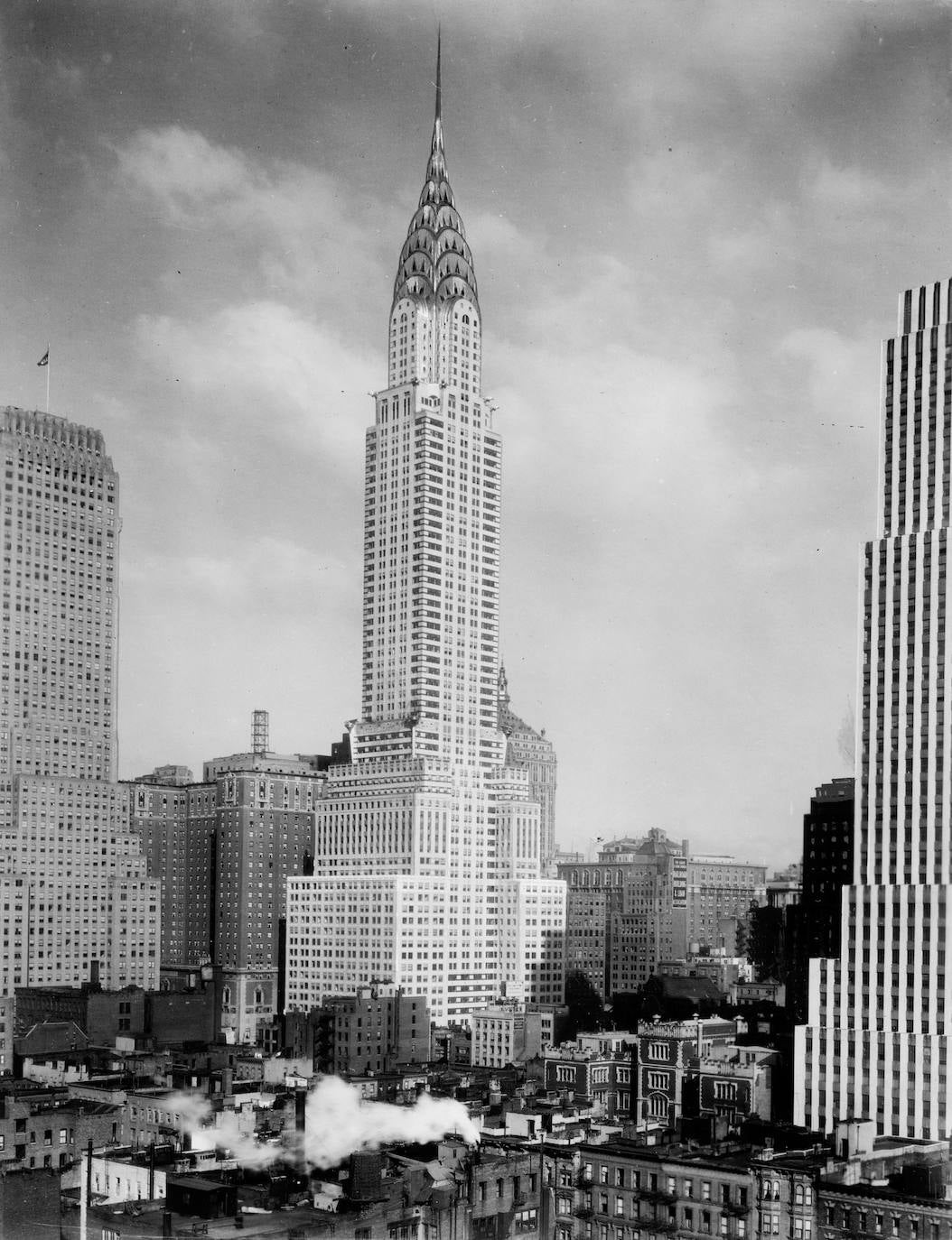 Fue un proyecto personal del fabricante de coches Walter P. Chrysler y hasta los años 50 alojó la sede de esta compañía automovilística. Aún conserva muchos detalles decorativos referentes a la industria del automóvil.