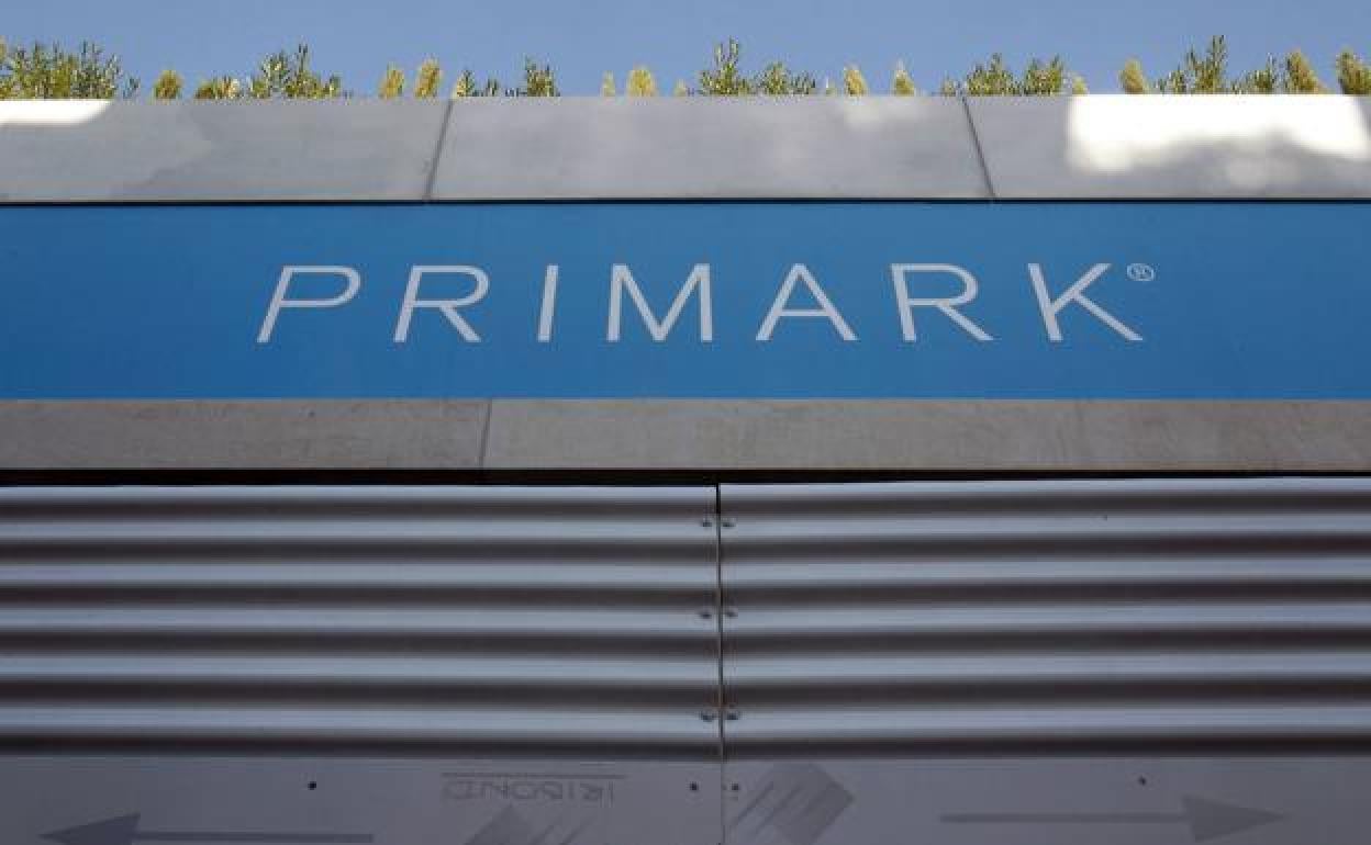 Fachada de Primark en una tienda en Valencia. 