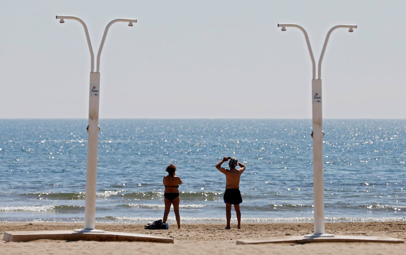 La ciudad de Valencia se prepara y acondiciona sus espacios para pasar a la fase 2 de desescalada a partir del lunes 1 de junio, junto al resto de la Comunitat. La fase 2 refuerza la movilidad a los ciudadanos y reduce las restricciones en la reapertura de numerosas instalaciones y servicios, aunque mantiene algunas restricciones. Los territorios que pasan a la fase 2 de la desescalada podrán abrir cines, teatros y monumentos con un tercio del aforo. Además, el uso de la playa ya se contempla en la fase 2 y se ha flexibilizado mucho la movilidad. 