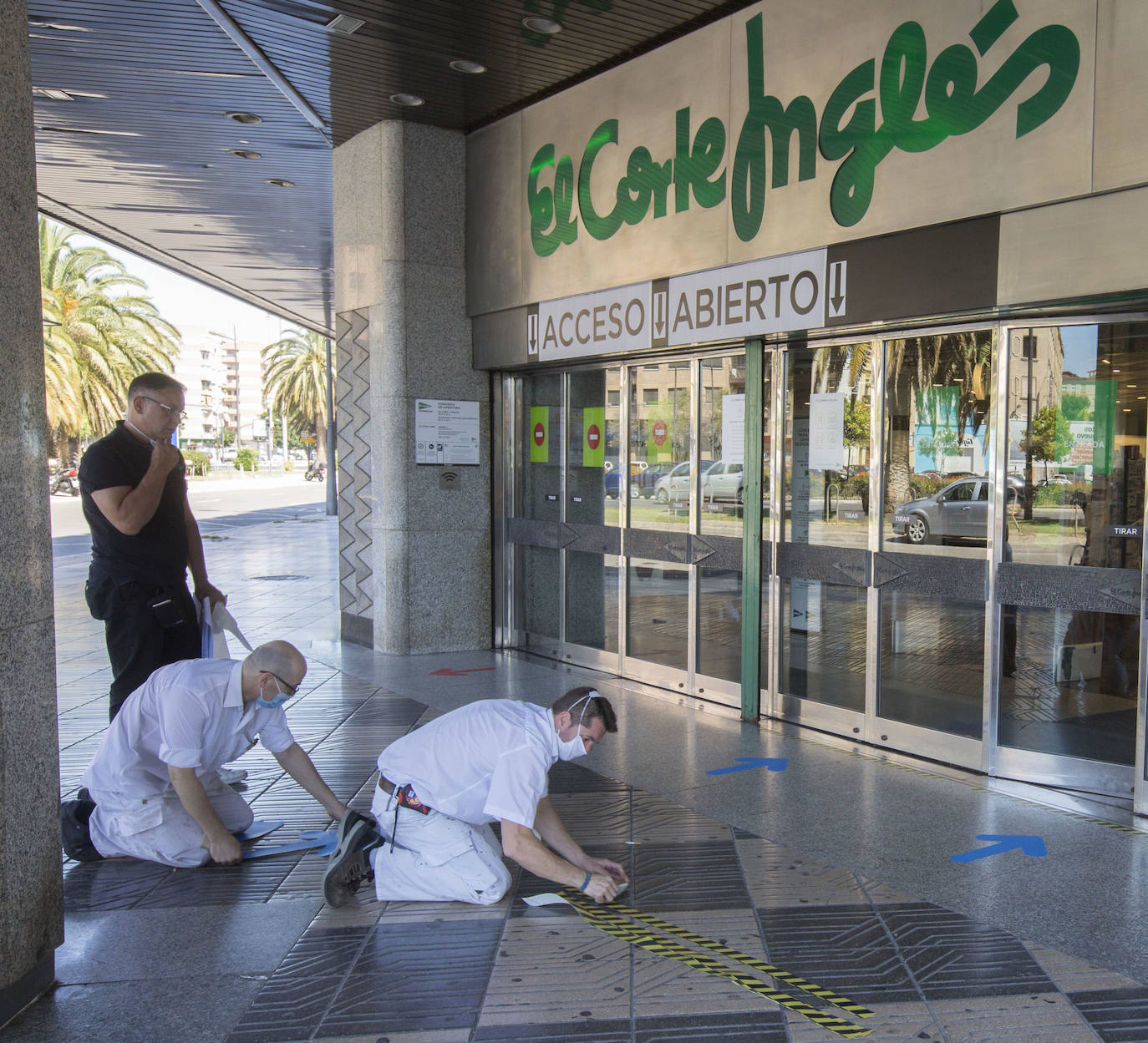 La ciudad de Valencia se prepara y acondiciona sus espacios para pasar a la fase 2 de desescalada a partir del lunes 1 de junio, junto al resto de la Comunitat. La fase 2 refuerza la movilidad a los ciudadanos y reduce las restricciones en la reapertura de numerosas instalaciones y servicios, aunque mantiene algunas restricciones. Los territorios que pasan a la fase 2 de la desescalada podrán abrir cines, teatros y monumentos con un tercio del aforo. Además, el uso de la playa ya se contempla en la fase 2 y se ha flexibilizado mucho la movilidad. 