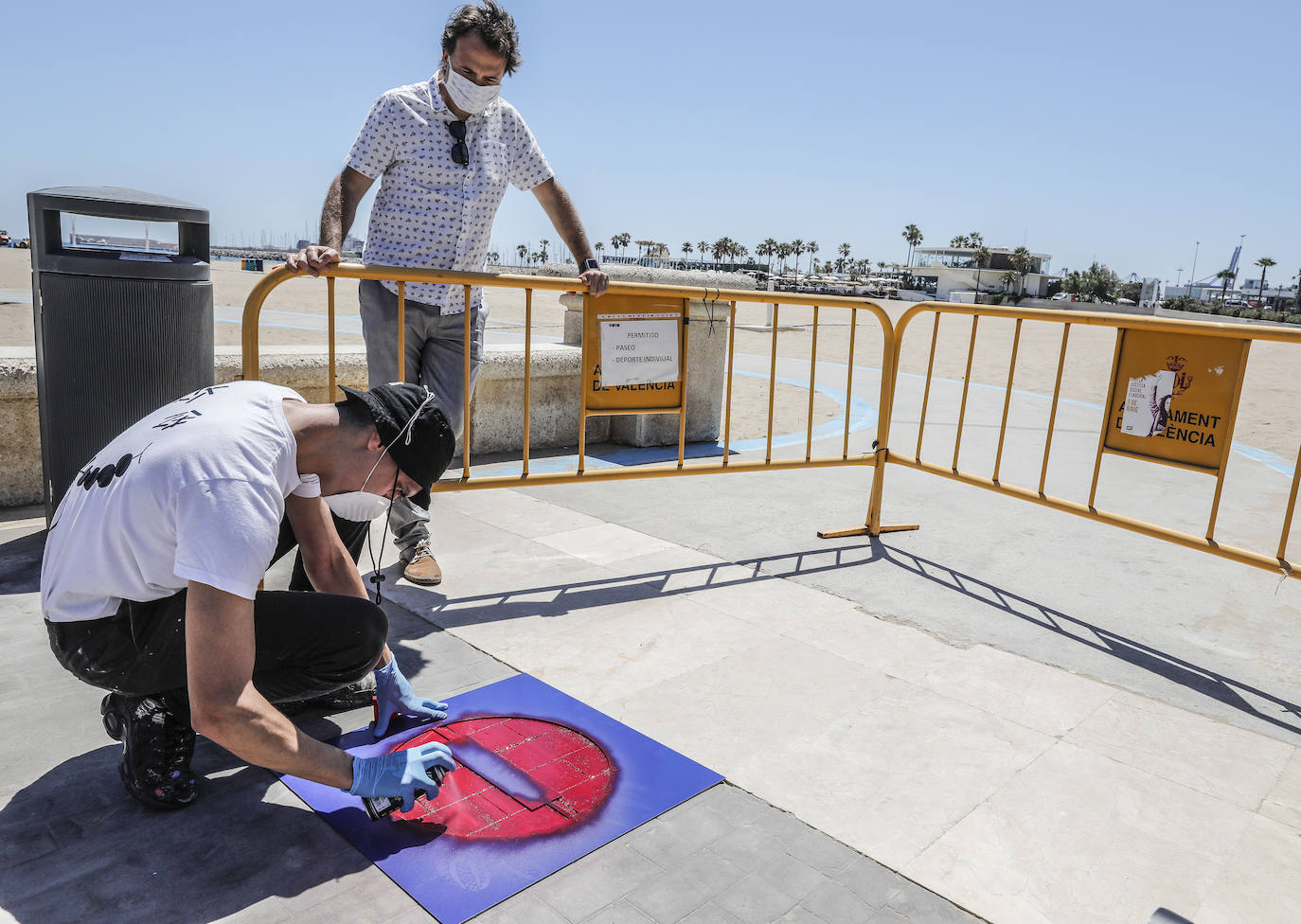 La ciudad de Valencia se prepara y acondiciona sus espacios para pasar a la fase 2 de desescalada a partir del lunes 1 de junio, junto al resto de la Comunitat. La fase 2 refuerza la movilidad a los ciudadanos y reduce las restricciones en la reapertura de numerosas instalaciones y servicios, aunque mantiene algunas restricciones. Los territorios que pasan a la fase 2 de la desescalada podrán abrir cines, teatros y monumentos con un tercio del aforo. Además, el uso de la playa ya se contempla en la fase 2 y se ha flexibilizado mucho la movilidad. 