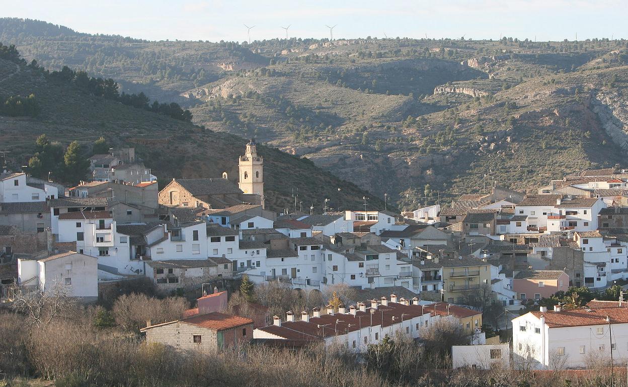 Vista panorámica de la población de Zarra. 