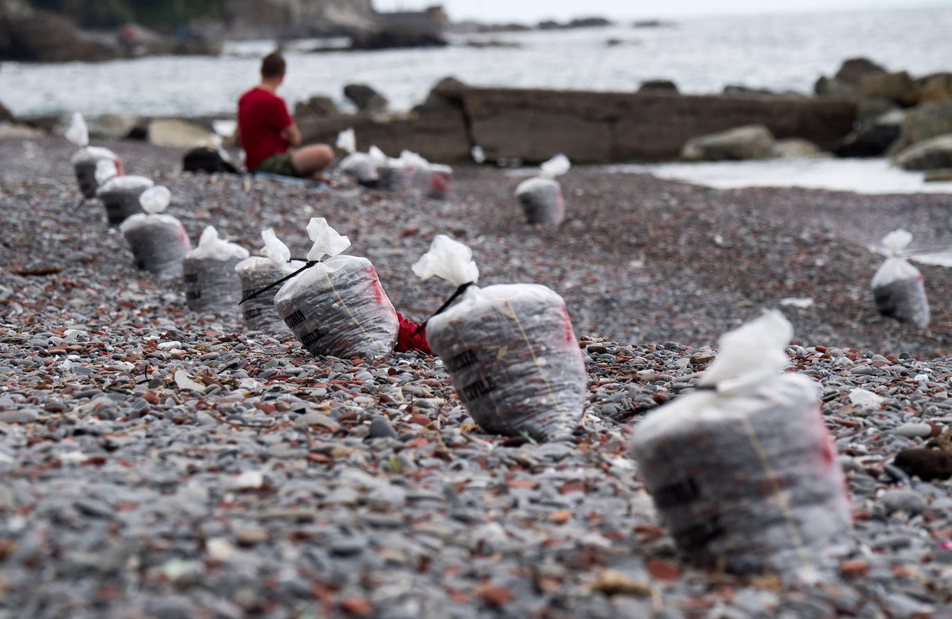 Las playas de Italia reabrirán en medio de la pandemia del coronavirus aunque los bañistas tendrán que mantener una distancia mínima de 5 metros entre ellos y adoptar ciertas medidas higiénicas.