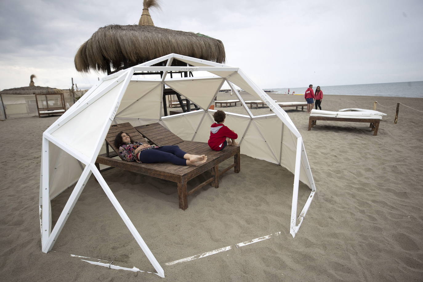 Las playas de Italia reabrirán en medio de la pandemia del coronavirus aunque los bañistas tendrán que mantener una distancia mínima de 5 metros entre ellos y adoptar ciertas medidas higiénicas.