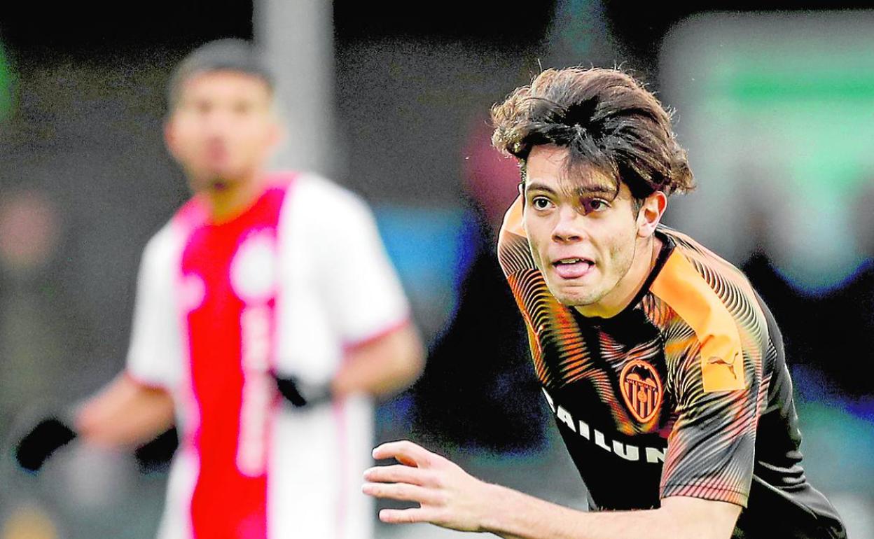 Fran Pérez, hijo de Rufete, en un partido de la Youth League ante el Ajax en el que lograron un empate.