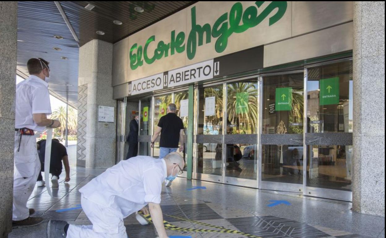 Entrada a El Corte Inglés en Valencia.