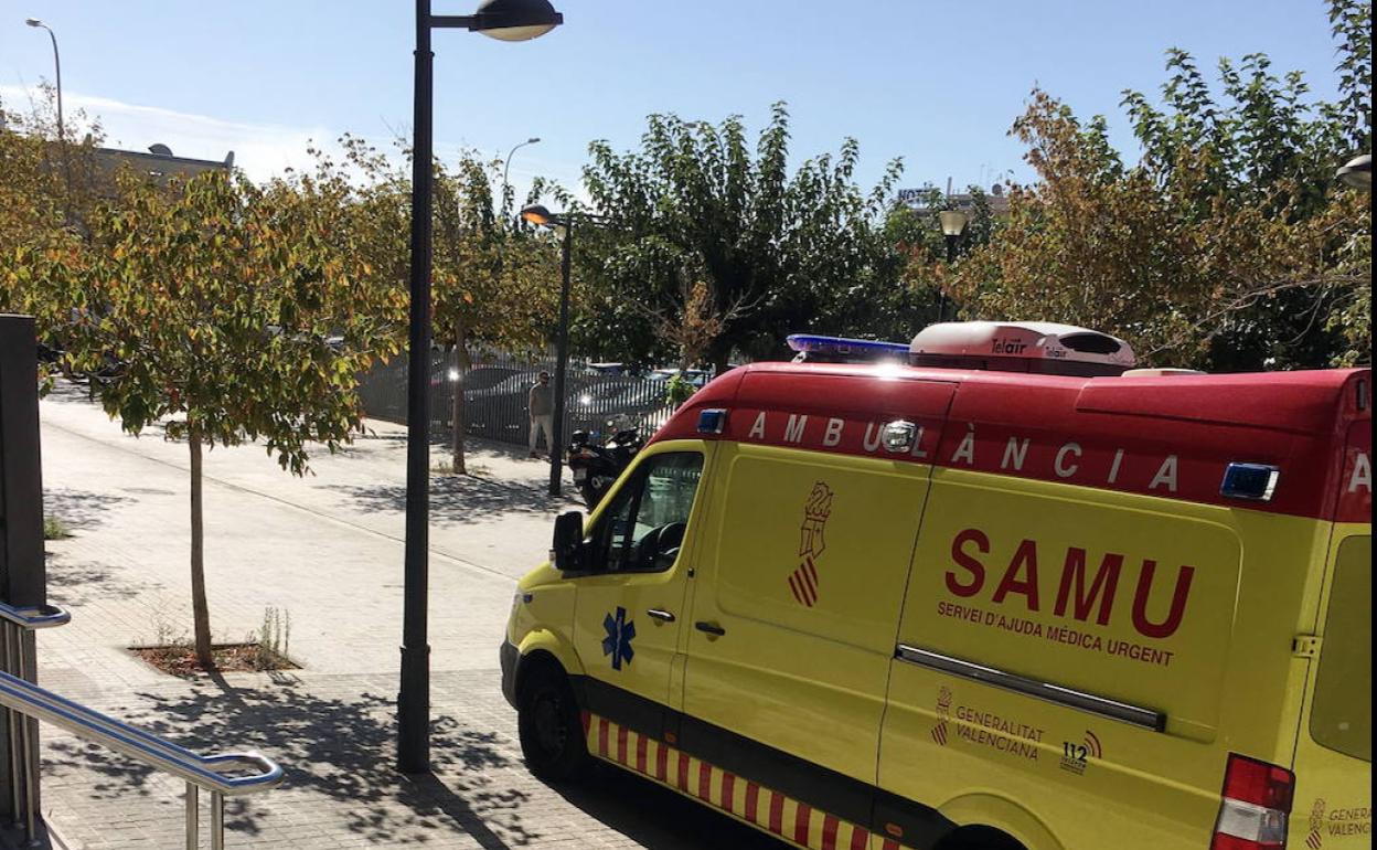 Un muerto y dos heridos al caer un coche por un terraplén en Barracas